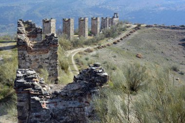 Fransızca Dudar, Granada, İspanya olarak eski su kemeri kalıntıları