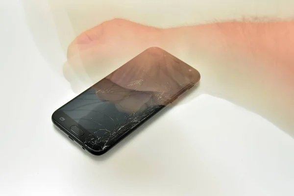 Telefone Celular Quebrado Por Soco — Fotografia de Stock