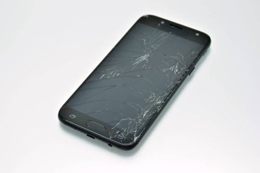 Kırık lcd ekranlı cep telefonu