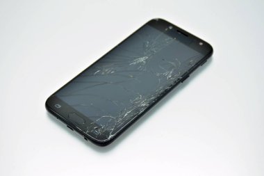 Kırık lcd ekranlı cep telefonu