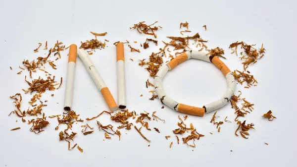 Het Woord Nee Gemaakt Met Gebroken Sigaretten — Stockfoto