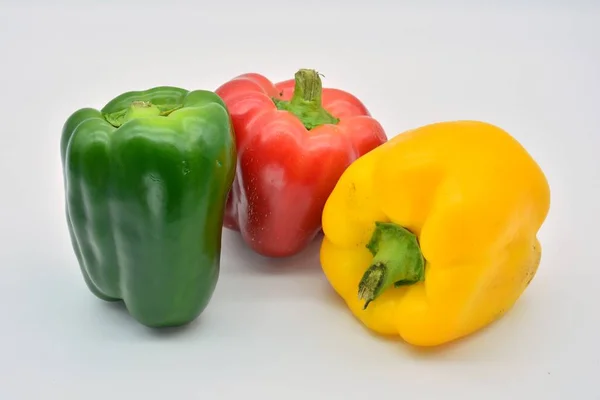 Peppers in different stages of maturation, green, yellow and red