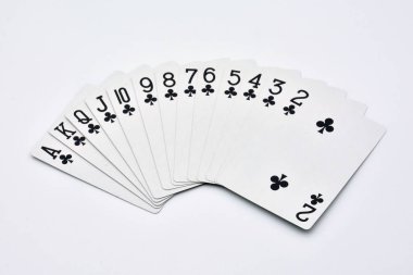 Bir Fransız destesinin kulüplerinin tüm kartları