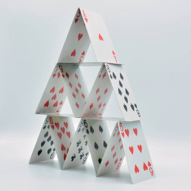 Poker kartları, Fransız destesi ile yapılan kartlar evi