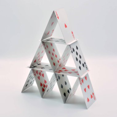 Poker kartları, Fransız destesi ile yapılan kartlar evi