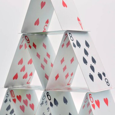 Poker kartları, Fransız destesi ile yapılan kartlar evi