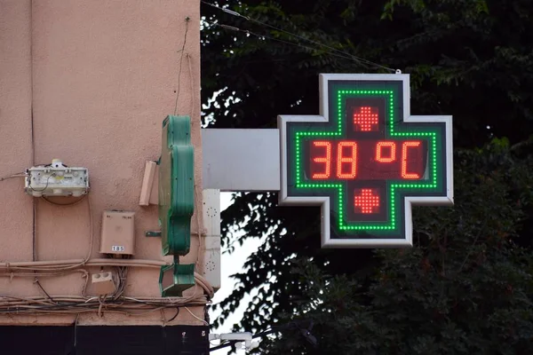 Straat Thermometer Van Een Apotheek Markering Graden Celsius — Stockfoto