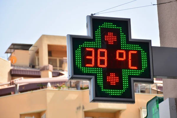 Termometer Jalan Apotek Menandai Derajat Celcius — Stok Foto