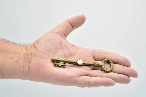 Hand Houden Van Een Oude Sleutel Verschillende Manieren — Stockfoto