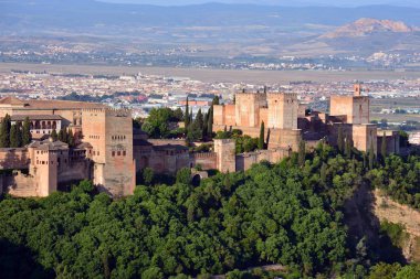 Granada 'daki Alhambra' nın Sacromonte 'den farklı görüşleri var.