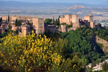 Granada 'daki Alhambra' nın Sacromonte 'den farklı görüşleri var.