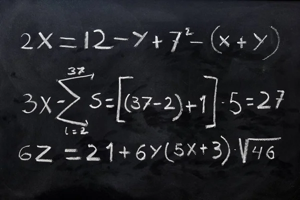 Hechos Matemáticos Escritos Mano Con Tiza Pizarra — Foto de Stock