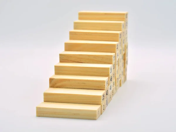 Ladder Gemaakt Met Houten Blokken Met Witte Ondergrond — Stockfoto