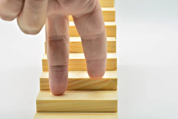 Ujjak Másznak Néhány Fából Készült Lépcsőn — Stock Fotó