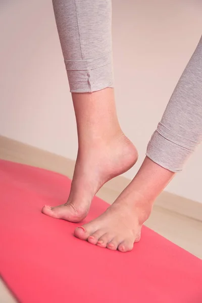 Teen Girl's Feet Closeup — Stock Photo, Image