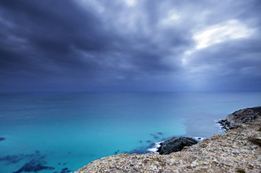 Karadeniz, kış soğuk kuzey deniz gibi görünüyor. Şaşırtıcı görünümü.