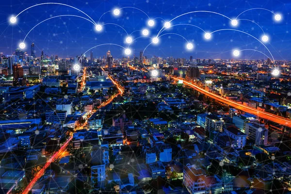 Moderna tecnologia di connessione wireless in smart city. Primo piano punto — Foto Stock