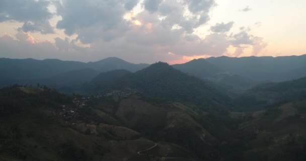 Vista Aérea Volando Sobre Montaña Tailandia — Vídeos de Stock