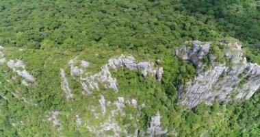 Tayland dağ üzerinde uçan havadan görünümü