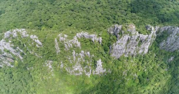 タイで山の上を飛んで空撮 — ストック動画