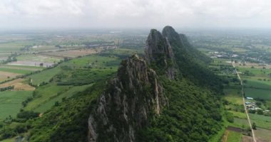 Tayland dağ üzerinde uçan havadan görünümü