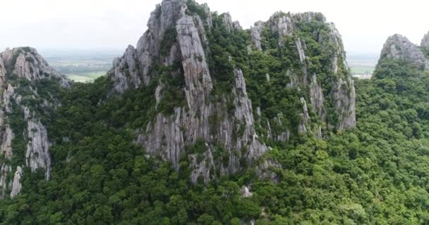 Vista Aérea Sobrevoando Montanha Tailândia — Vídeo de Stock