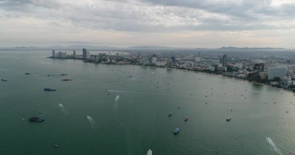 Vue Aérienne Des Bateaux Vitesse Sur Mer Près Plage Ville — Video