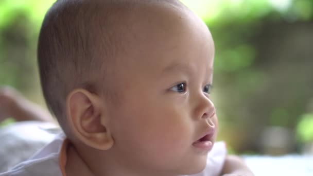 Feliz Close Recém Nascido Com Jovem Mãe — Vídeo de Stock