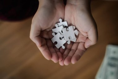 Yap-boz, iş ortaklığı kavramı tutan el.