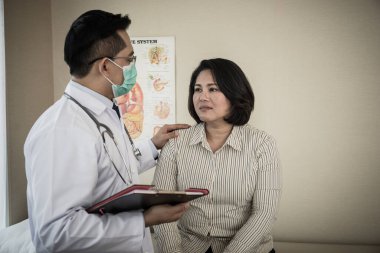 Doktor üniformalı, doktor önlüklü, check-up 'çı, doktor..