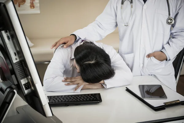 Personal Médico Con Exceso Trabajo Duerme Lugar Trabajo —  Fotos de Stock
