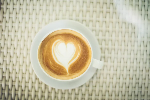 Latte Art Kaffee Mit Herzförmigem Milchschaum — Stockfoto
