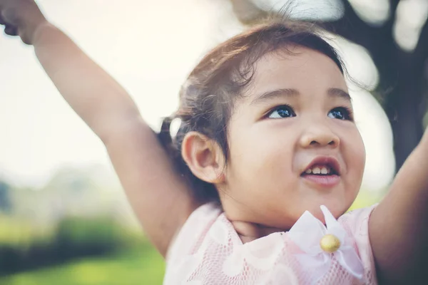 Portrait Little Girl Smiling Showing Happy Park — Stock Photo, Image