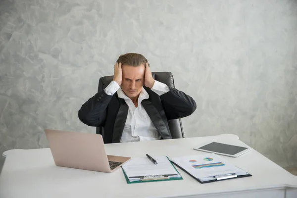 Homem Negócios Sério Estressado Trabalho Escritório Falha Conceito Negócio — Fotografia de Stock