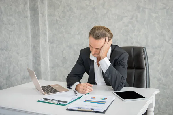 Homem Negócios Sério Estressado Trabalho Escritório Falha Conceito Negócio — Fotografia de Stock