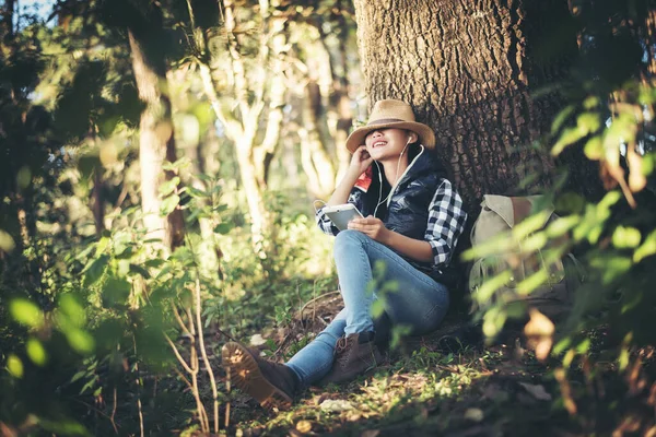 Young Woman Listening Music Smartphone Tree Garden — Stock Photo, Image