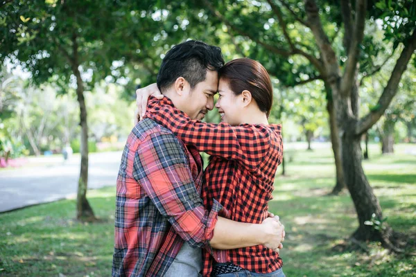 Birlikte Olduğumuz Için Mutluyum Güzel Genç Sevgi Dolu Bir Çift — Stok fotoğraf
