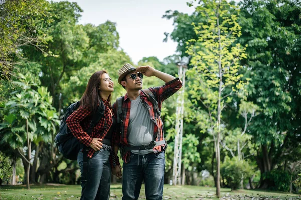 Feliz Por Estarmos Juntos Belo Jovem Casal Amoroso Livre — Fotografia de Stock