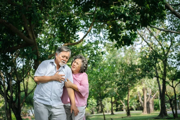 Viejo Con Dolor Pecho —  Fotos de Stock