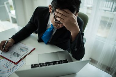 Genç iş adamları baş ağrısından muzdarip.