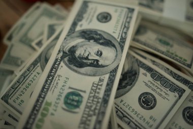 Arkaplan olarak 100 dolar..