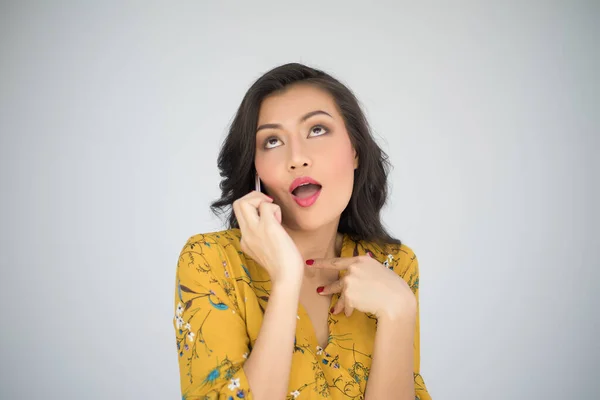 Beauté Jeune Femme Avec Smartphone — Photo