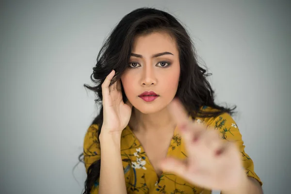 Femme Montrant Des Maux Tête Stress Sur Fond Blanc — Photo