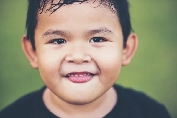 Retrato Feliz Menino Sorrindo — Fotografia de Stock