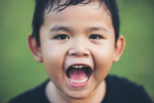 Retrato Niño Feliz Sonriendo —  Fotos de Stock