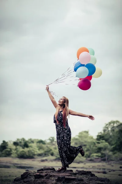 Young Woman Hand Holding Colorful Balloons — Stock Photo, Image