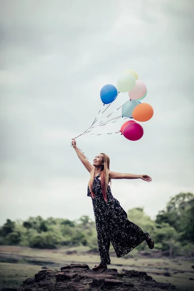 Young Woman Hand Holding Colorful Balloons — Stock Photo, Image