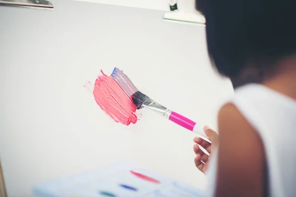 Petite Fille Artiste Peinture Tableau Dans Parc — Photo