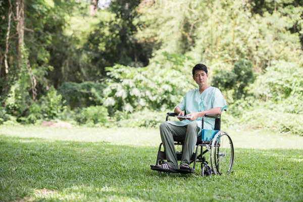 Solo Joven Discapacitado Silla Ruedas Jardín — Foto de Stock