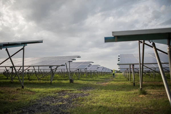 Fazenda Células Solares Usina Para Energia Alternativa Sol — Fotografia de Stock
